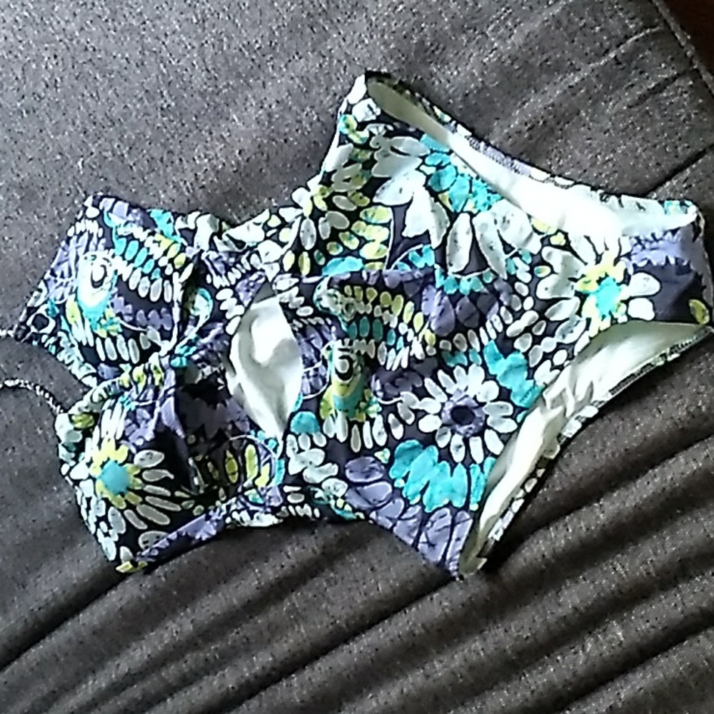 New never worn 1 piece bathsuit
